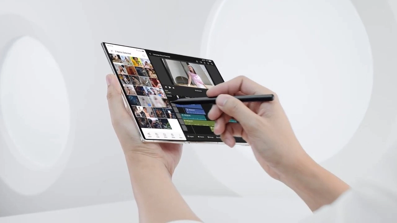 مفهوم هاتف ثلاثي الطي ملفت للنظر من OPPO!