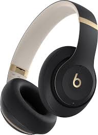 Beats Studio Pro беспроводные наушники чёрные и золотистые